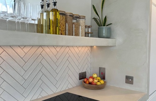 Charlton-on-Otmoor Otro | Oxfordshire Countryside Retreat with Hot Tub, 15 mins from Bicester Village