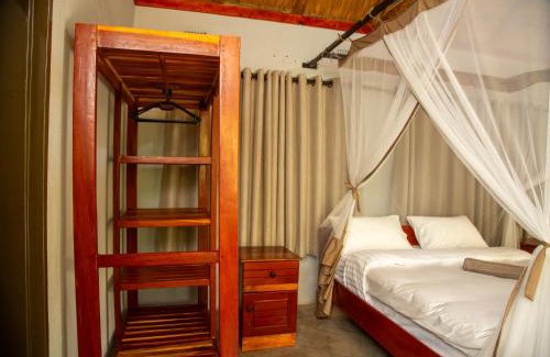 Mfuwe Cabina | Oxpecker Safari Lodge