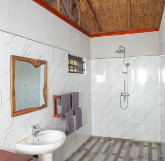 Mfuwe Cabina | Oxpecker Safari Lodge
