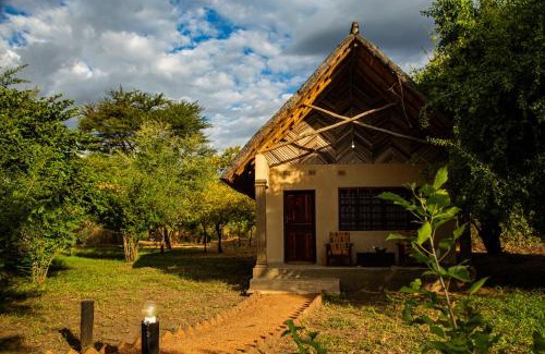 Mfuwe Cabina | Oxpecker Safari Lodge