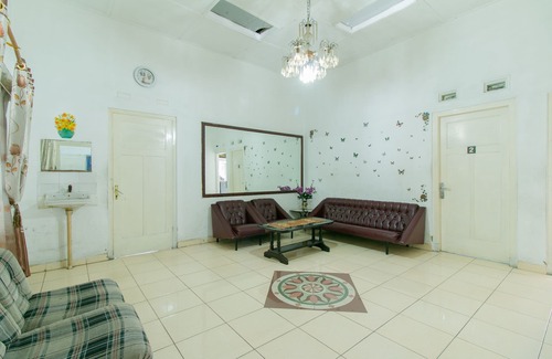 Sukabumi Hotel | OYO 1707 Hotel Mustika Widyasari