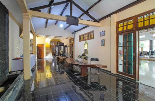 Nganjuk Hotel | OYO 1984 Hotel Istana Family Syariah