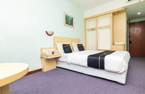 Batam Hotel | OYO 2065 Holly Sentosa Hotel