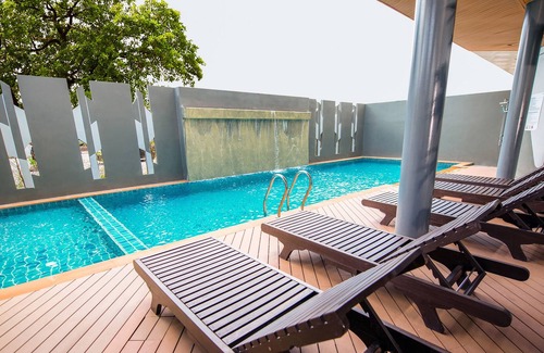 Wichit Hotel | OYO 241 Ratana Hotel Sakdidet