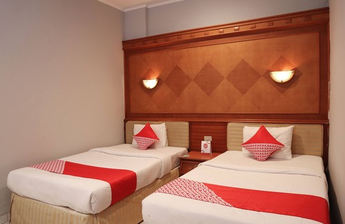 Pekanbaru Hotel | OYO 742 Mona Plaza Hotel