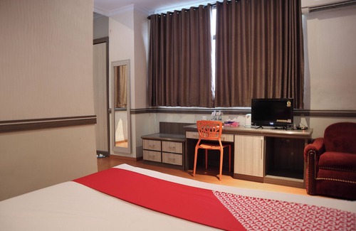 Pekanbaru Hotel | OYO 742 Mona Plaza Hotel