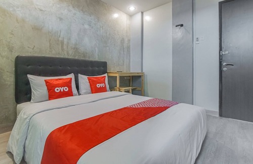 South Tangerang Hotel | OYO 90305 De Umbrela Mansion Syari'ah Ciputat