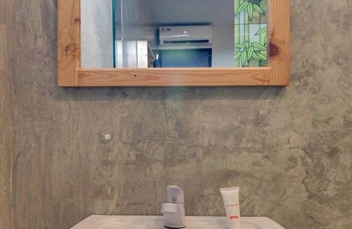 South Tangerang Hotel | OYO 90305 De Umbrela Mansion Syari'ah Ciputat