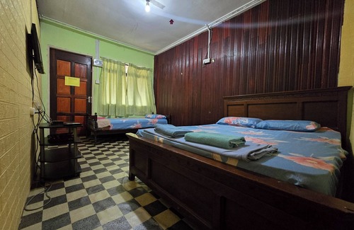 Kampung Kijing Hotel | OYO 91042 Kamal Guest House Marang