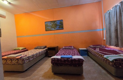 Kampung Kijing Hotel | OYO 91042 Kamal Guest House Marang