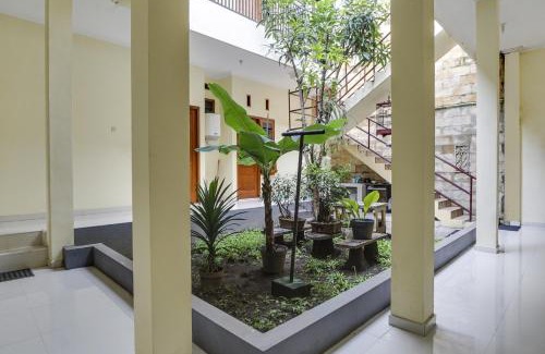 Blimbing Hotel | OYO 91137 Griya Cipu Syariah Guest House