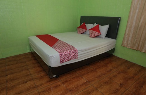 Bekasi Hotel | OYO 93021 Kost Dison