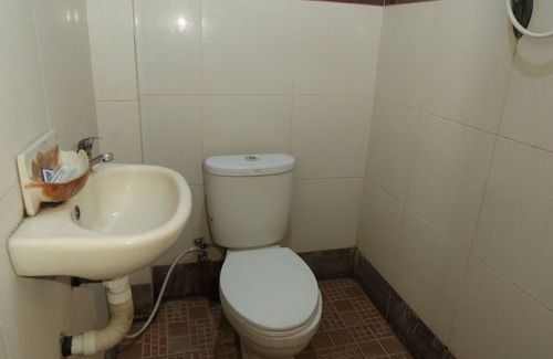 Bekasi Hotel | OYO 93021 Kost Dison