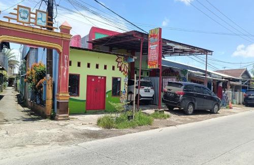 Pallangga Hotel | OYO 93875 Tifar House Near Lapangan Raja-raja