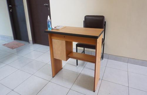 Pallangga Hotel | OYO 93875 Tifar House Near Lapangan Raja-raja