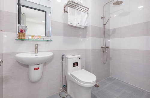 Phuoc Long Hotel | OYO 942 Cuong Hai Apartment