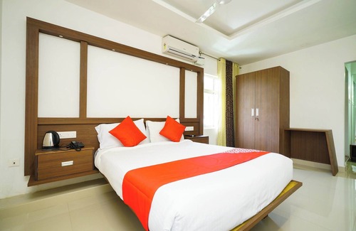 Thiruvananthapuram Hotel | OYO Al Saj Kazhakkootam Near GreenField