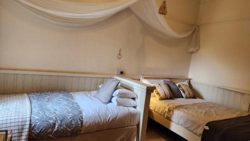 Trafford Casa | OYO Cornerstone Manor Hotel