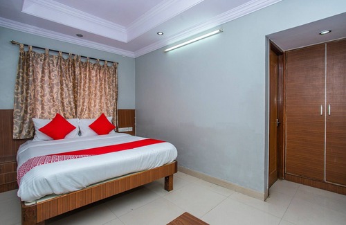 Kalasipalya Hotel | OYO Flagship 18338 White Fort