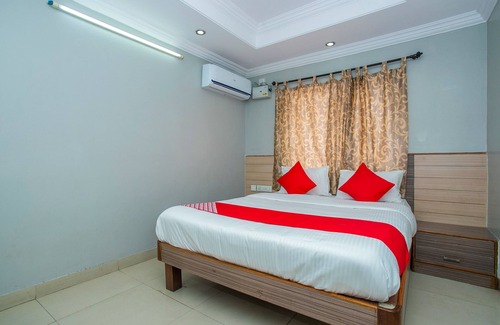 Kalasipalya Hotel | OYO Flagship 18338 White Fort