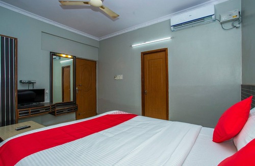 Kalasipalya Hotel | OYO Flagship 18338 White Fort