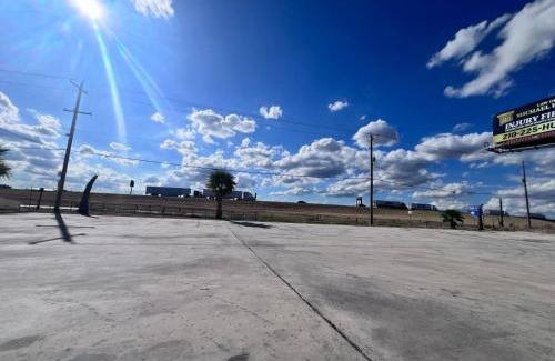 Pearsall Hotel | OYO Garden Inn and Suites Pearsall I-35 East