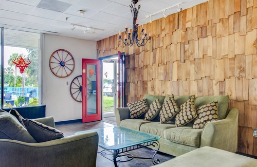 Dundee Hotel | OYO Hotel Dundee By Crystal Lake