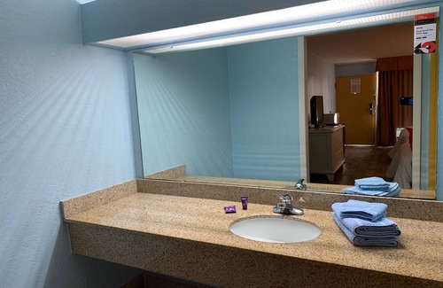 Dundee Hotel | OYO Hotel Dundee By Crystal Lake