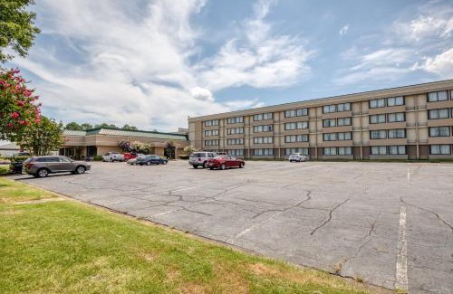 Ellendale Hotel | OYO Hotel Memphis TN I-40