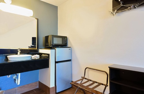 Valdosta Hotel | OYO Hotel Valdosta GA I-75