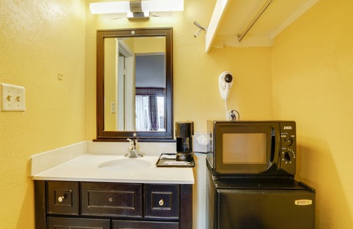 Cape Fear Hotel | OYO Hotel Wade/Fayetteville I-95 South