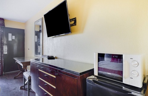 Cape Fear Hotel | OYO Hotel Wade/Fayetteville I-95 South