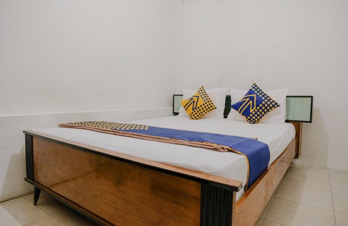 Blitar Hotel | OYO Life 2417 Melati Residence