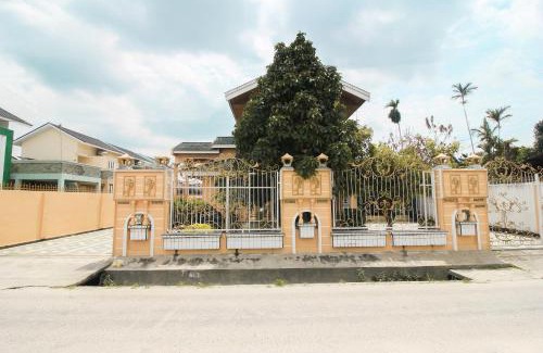 Pekanbaru Hotel | OYO Life 2553 Kost Daya