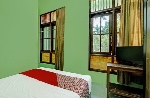 West Semarang Hotel | OYO Life 91682 Homestay Sriti