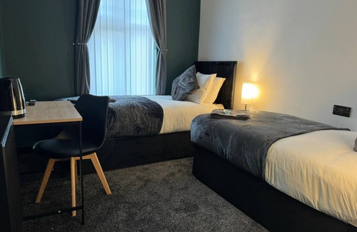 Scunthorpe Hotel | OYO The Avenue