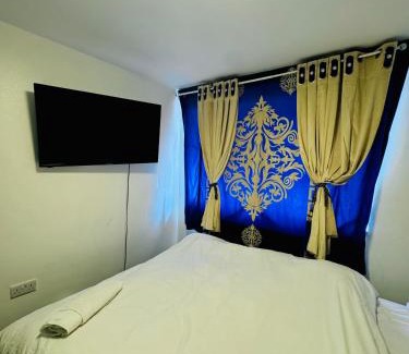 Bolton Casa | OYO Unique Private Rooms - Bolton Central, Free Parking