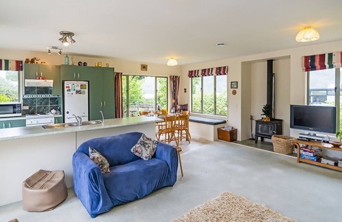 Cooks Beach Cabaña | Oyster Haven - Cooks Beach Holiday Home