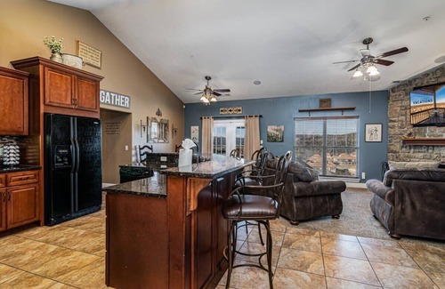 Fieldstone Bluffs Casa | Ozark Mountain views! Family! Quiet area!