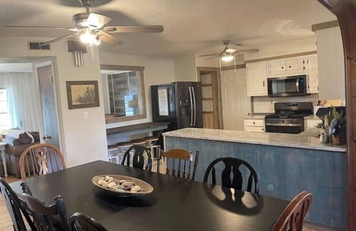 Ellington Casa | Ozark Valley Retreat & Glamp