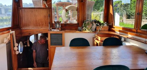 Thuin Alquiler De Eote | Péniche Sir Lancelot