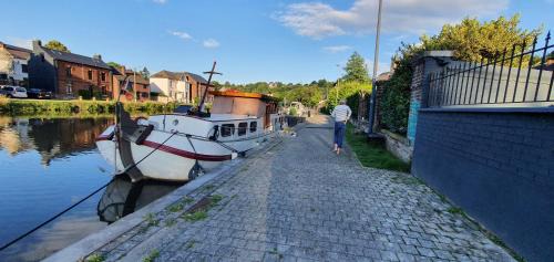 Thuin Alquiler De Eote | Péniche Sir Lancelot