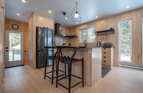 Saint-Raymond Chalet De Esquí | P'tit Plateau|Valley Bras du Nord|Vu|Sauna|River|Fire Place|EV Charger|Bike|SUP