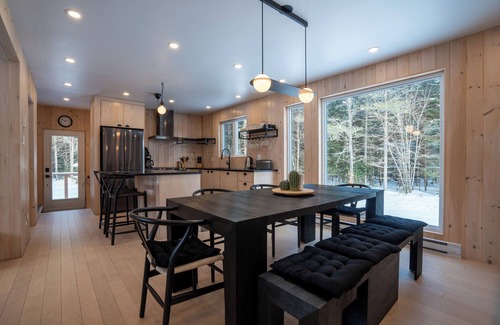 Saint-Raymond Chalet De Esquí | P'tit Plateau|Valley Bras du Nord|Vu|Sauna|River|Fire Place|EV Charger|Bike|SUP