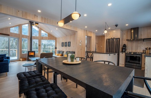Saint-Raymond Chalet De Esquí | P'tit Plateau|Valley Bras du Nord|Vu|Sauna|River|Fire Place|EV Charger|Bike|SUP