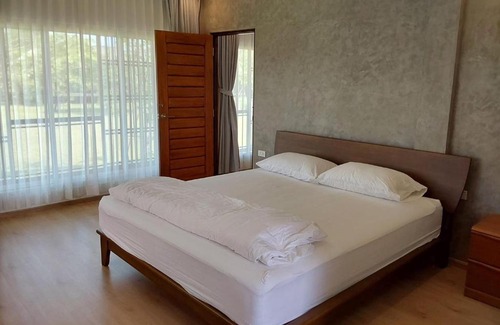 Bang Krasan Casa | P Villa Homestay