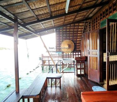 Amphawa Casa | p2 เรือนกระท่อมน้ำ เรือนรอยน้ำ บ้านกามเทพ อัมพวา โฮมสเตย์