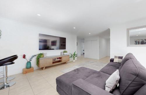 Pacific Pines Casa | Pacific Pines 3BR Peaceful Home Stay