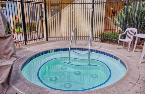 Oceano Casa | Pacific Plaza #306 - Ocean View - 1BdrmD-2Q