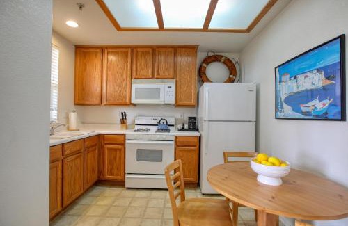 Oceano Casa | Pacific Plaza #504 - Heart of Oceano - 1BdrmD-King